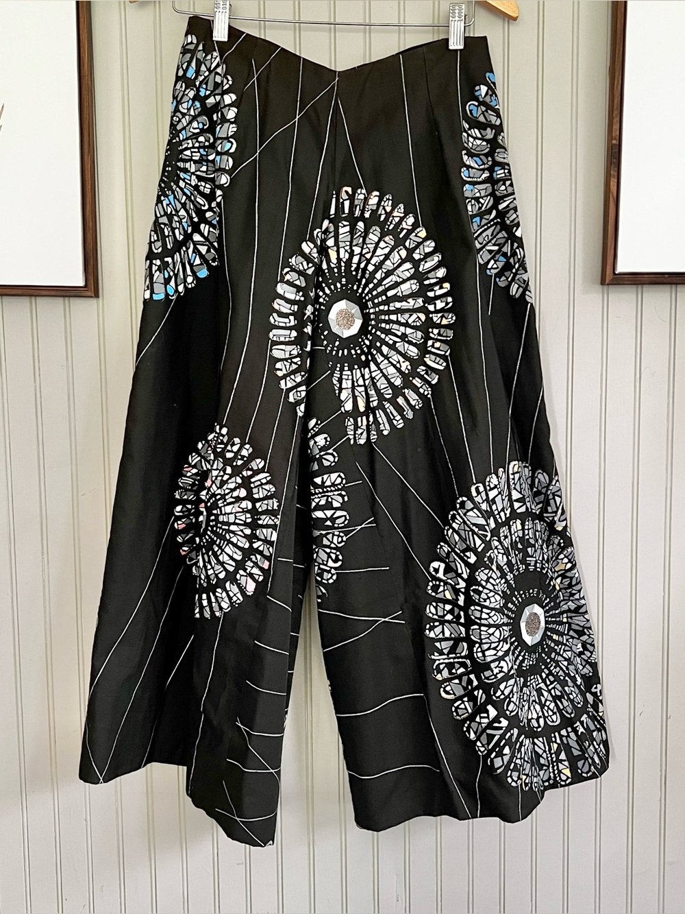 Woman’s Vintage Wide Leg Black Geometric Wheel Crop Trouser Pants Flat Front